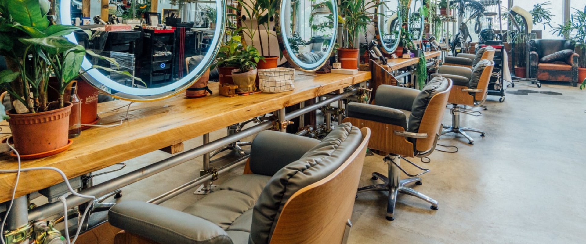 What are the types of beauty salon?